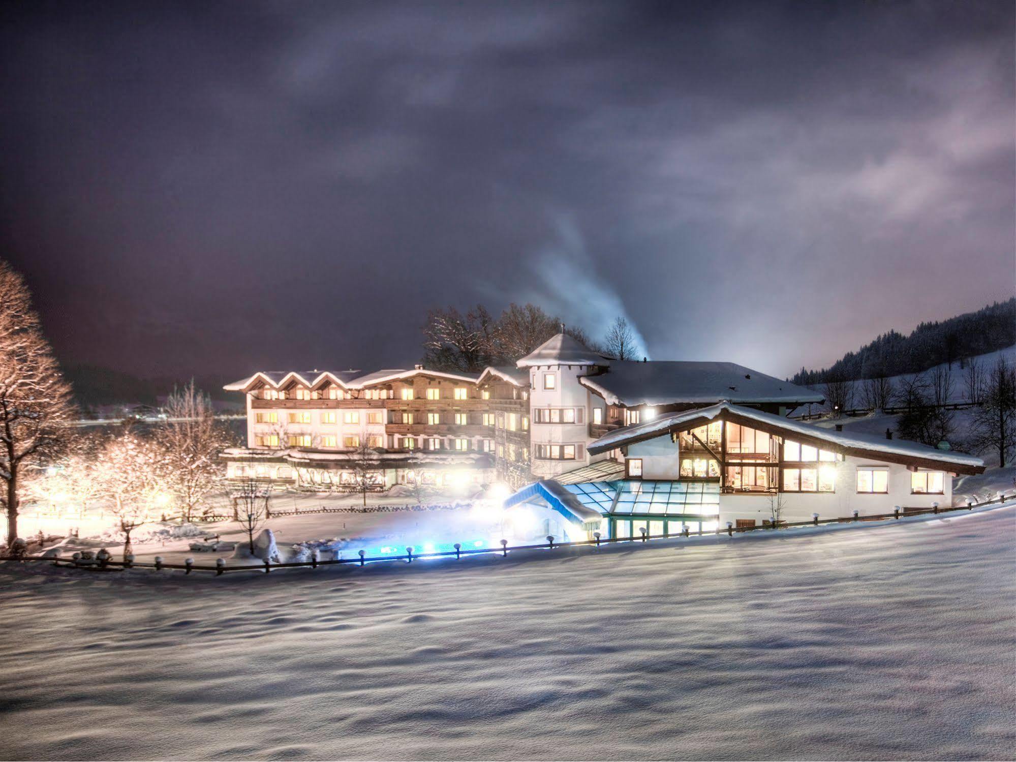 Erlebnishotel Kitzbuehler Horn Oberndorf in Tirol Bagian luar foto