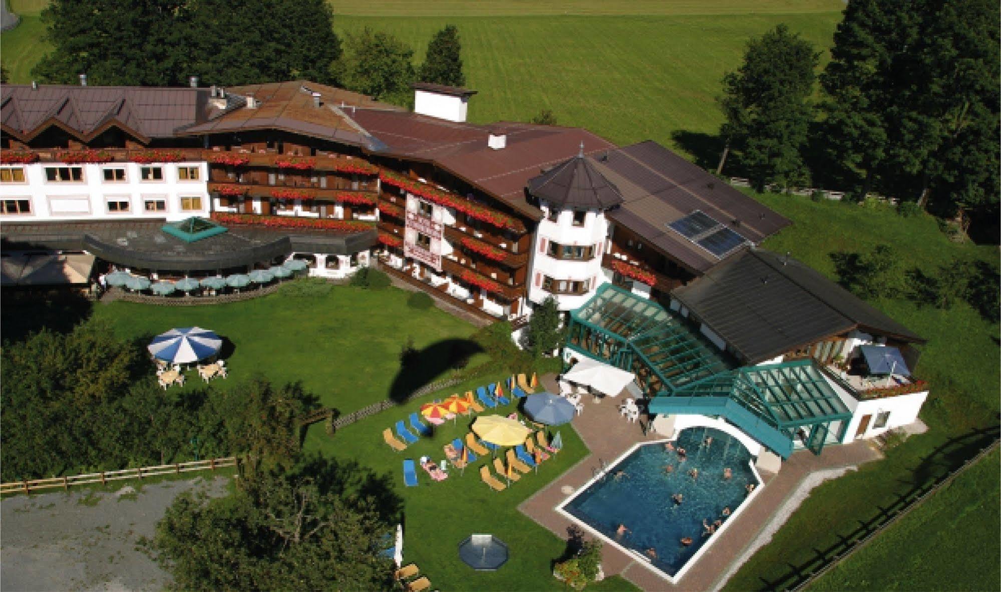 Erlebnishotel Kitzbuehler Horn Oberndorf in Tirol Bagian luar foto